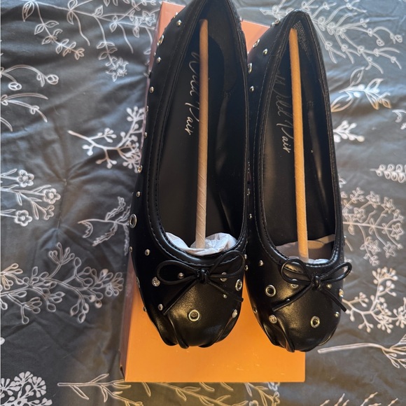 Wild Pair Women's Black Ballet Flats - Picture 1 of 6